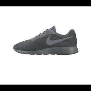 Nike Tanjun men’s style running shoes
